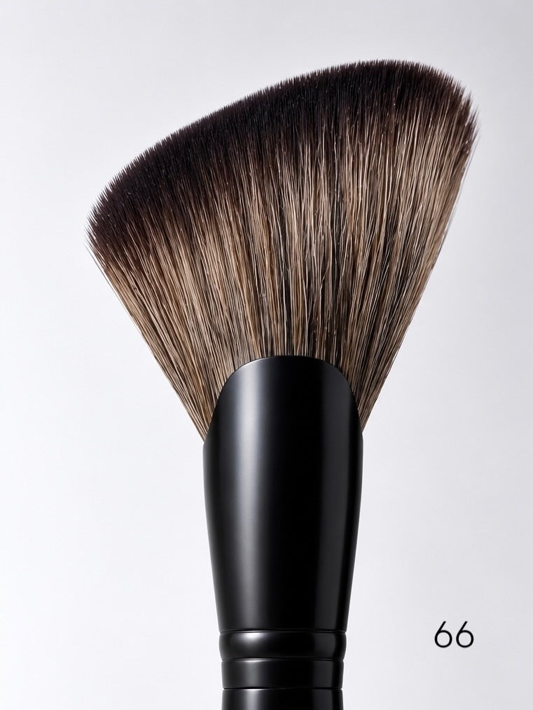 Scott Barnes #66 Angled Contour Brush