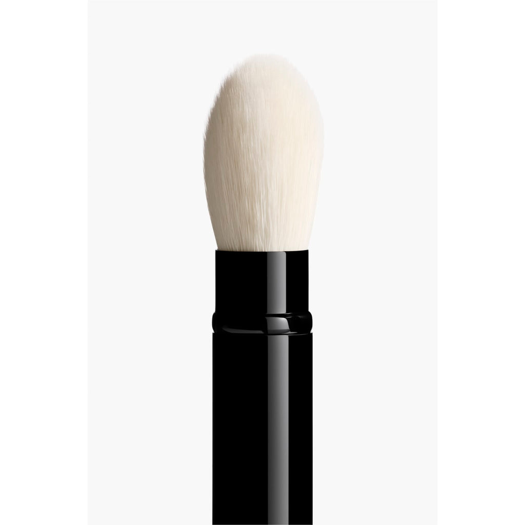 Chanel N°111 — Retractable Highlighter Brush