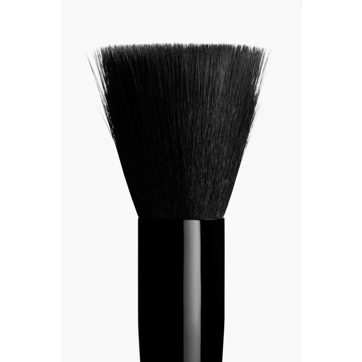 Chanel Foundation-Blending Brush N°102